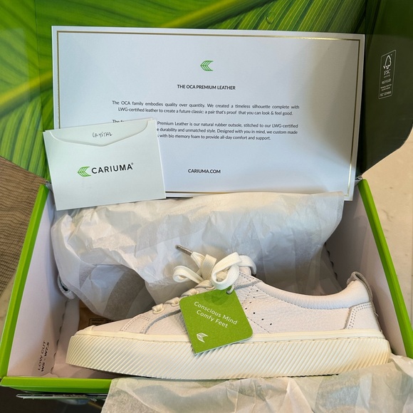 Cariuma OCA Low White Premium Leather Sneaker - Picture 7 of 8